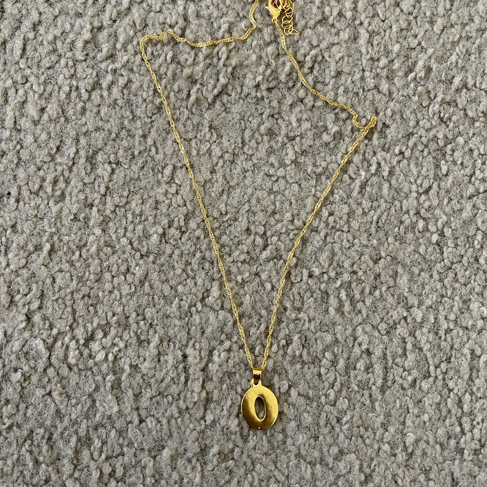 NWT Gold O Necklace